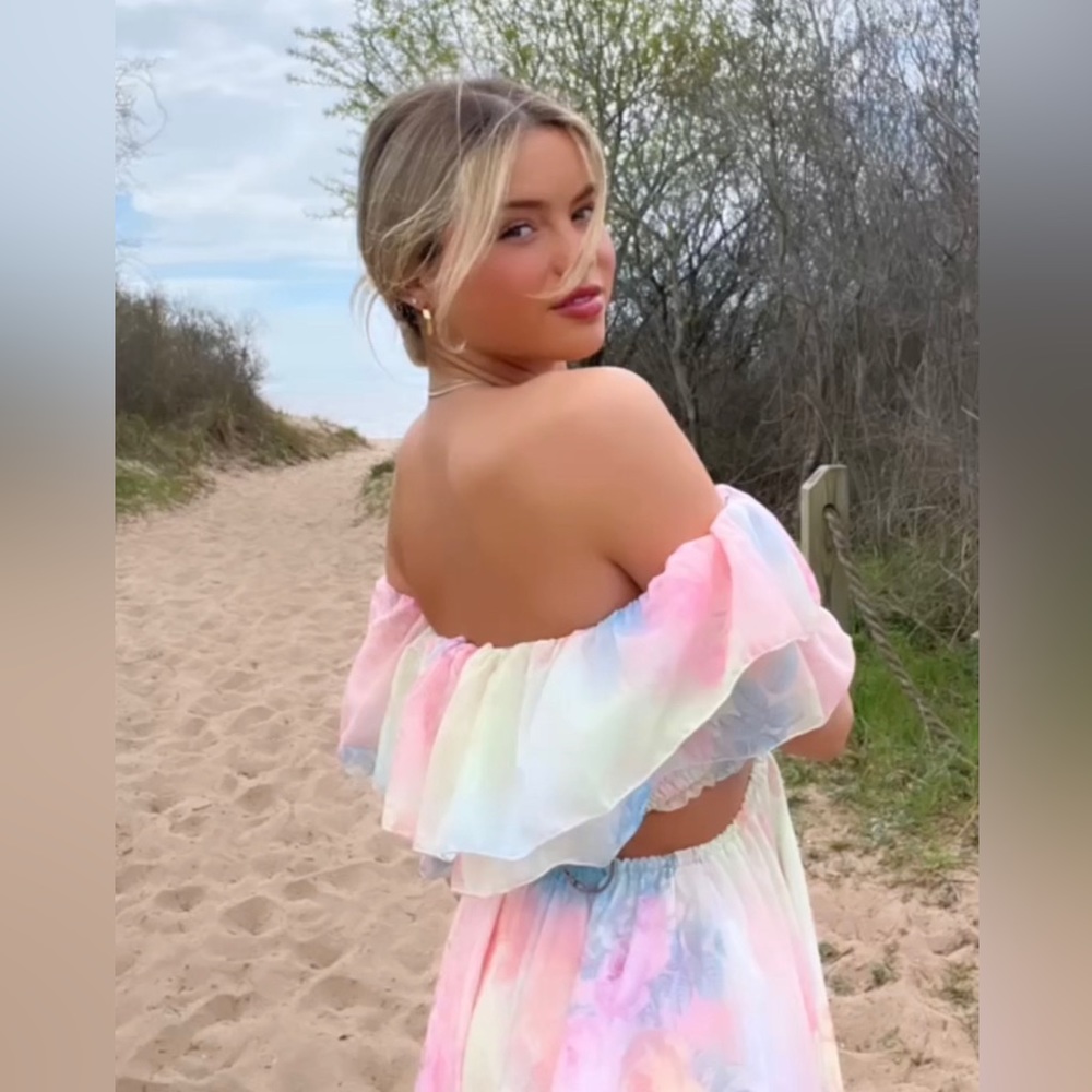 Beautiful flower dress with removable sleeves M